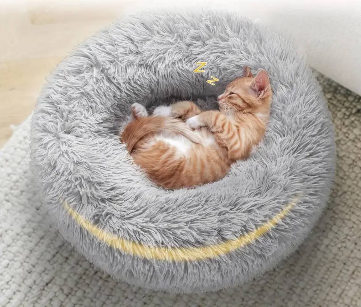 Cozy Winter Pet Bed for Cats and Dogs