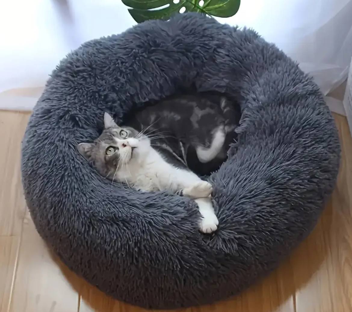 Cozy Winter Pet Bed for Cats and Dogs